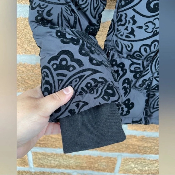 Desigual Medianoche Flocked Velvet NWT,
Puffer Jacket size small - Picture 6 of 16